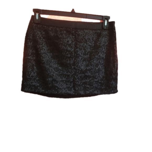 5/$25 (must be bundled for $3) (i1-5) Guess sequin mini skirt - Picture 1 of 4